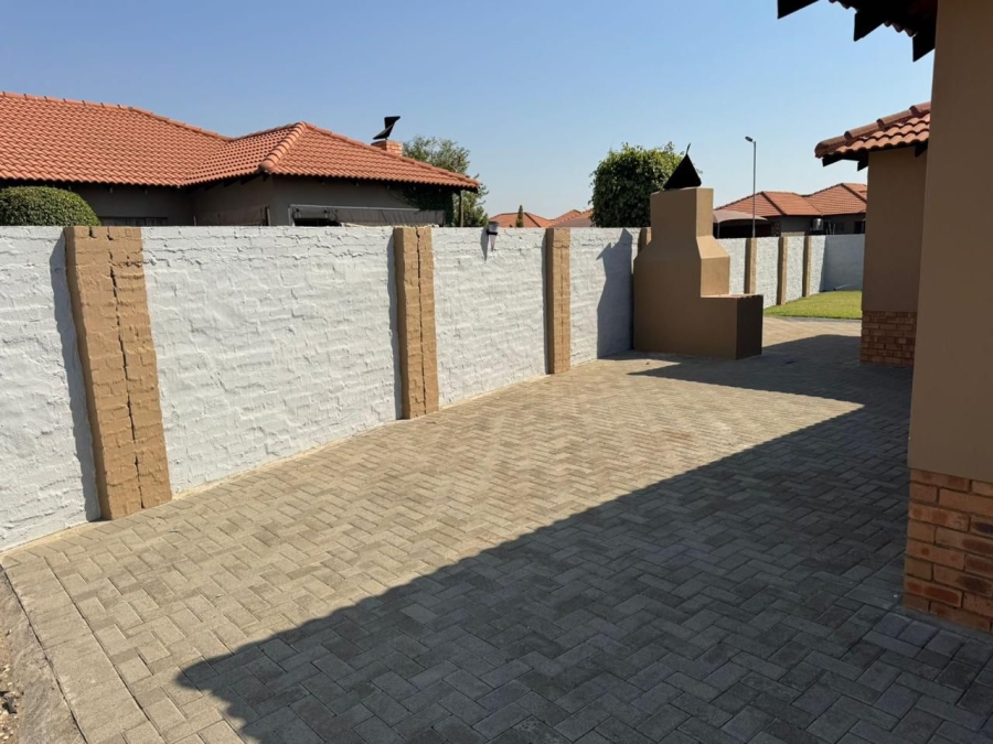 4 Bedroom Property for Sale in Hexrivier Lifestyle Estate North West